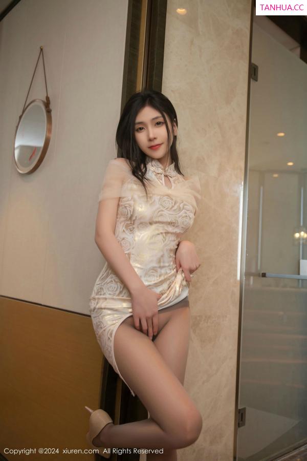   [XiuRen]高清写真图 2024.12.11 No.9583 刘婷婷 丝袜美腿第10张图片